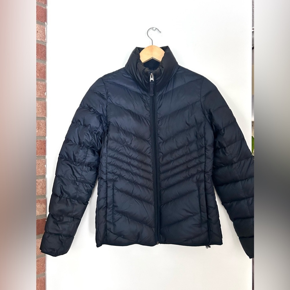 Abercrombie & Fitch Packable Down Filled Jacket
Size XS light travel puffer - Picture 3 of 8